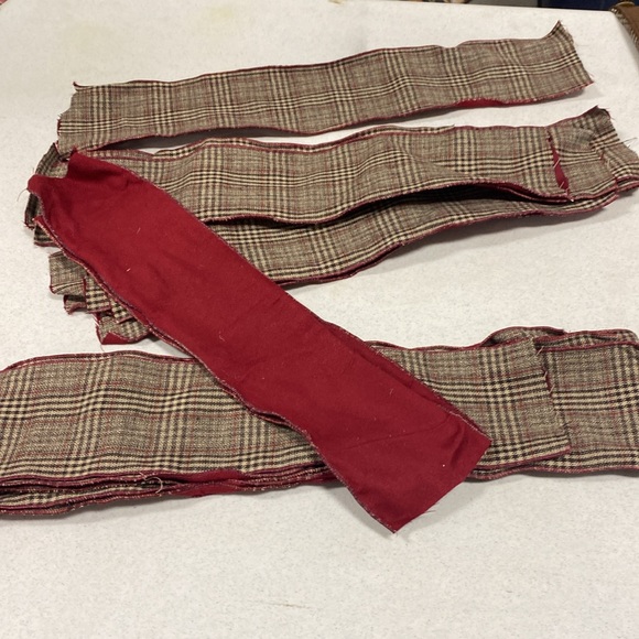 Designer D. Steven’s Christmas Tree shirt and accent ribbon - Picture 2 of 7